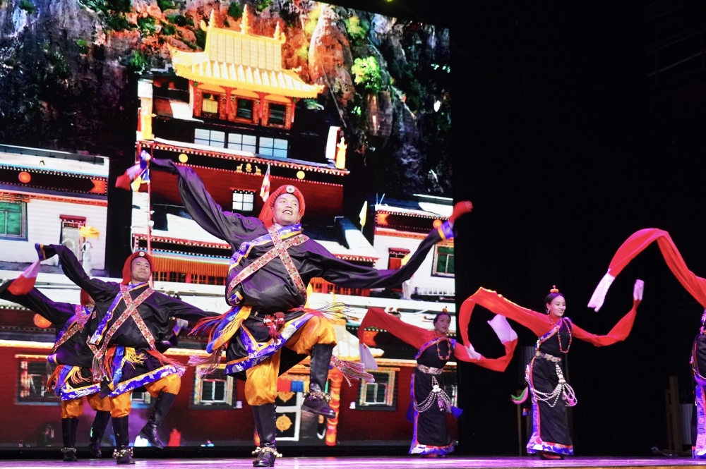 京玉同心·文化交融——青海玉樹農(nóng)牧民赴京演繹民族藝術(shù)瑰寶